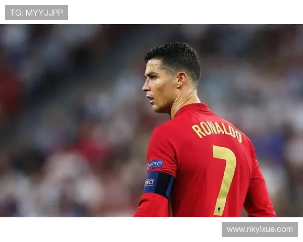 躺冠时代的足球明星们如何在赛场外赢得荣耀与财富