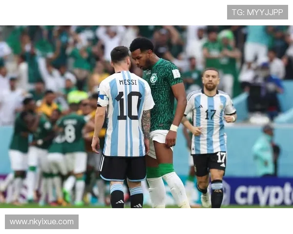 足球巨星感人告别演说视频回顾青春岁月与梦想追逐的旅程